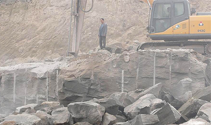 1521632967943193.jpg 巖石破碎照片.jpg