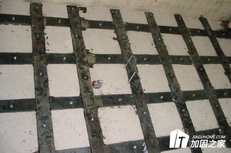 粘鋼加固如何進行加壓操作？