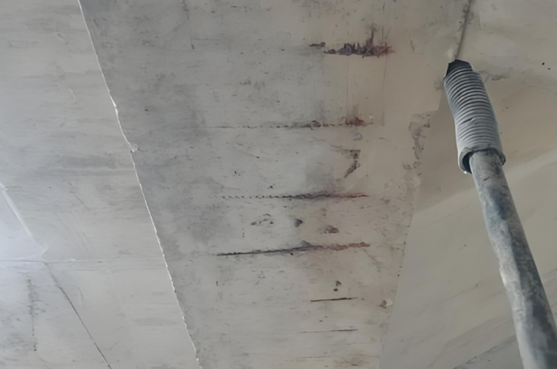 吊車梁出現(xiàn)梁端斜裂縫、跨中撓度超標，怎么加固?