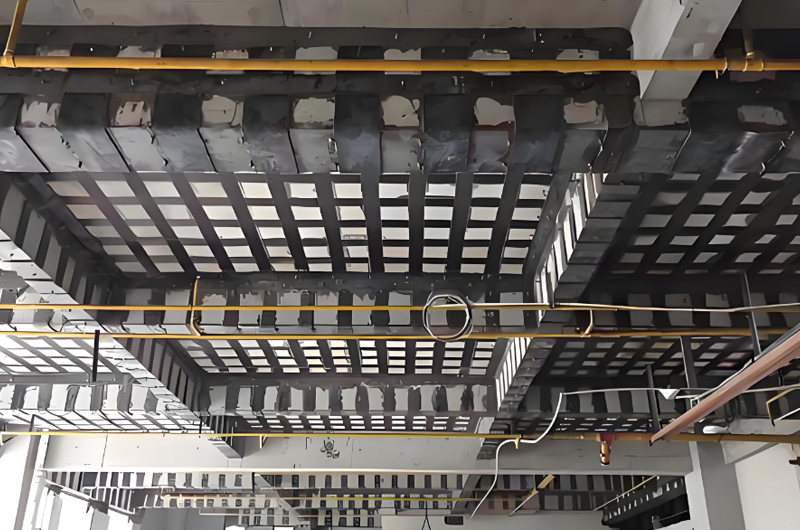 加固后新增荷載，樓板出現(xiàn) 0.3 mm 裂縫，是否合格?