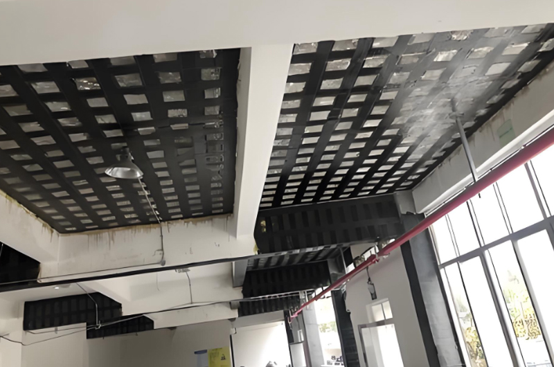 碳纖維布可以貼在潮濕基層嗎?